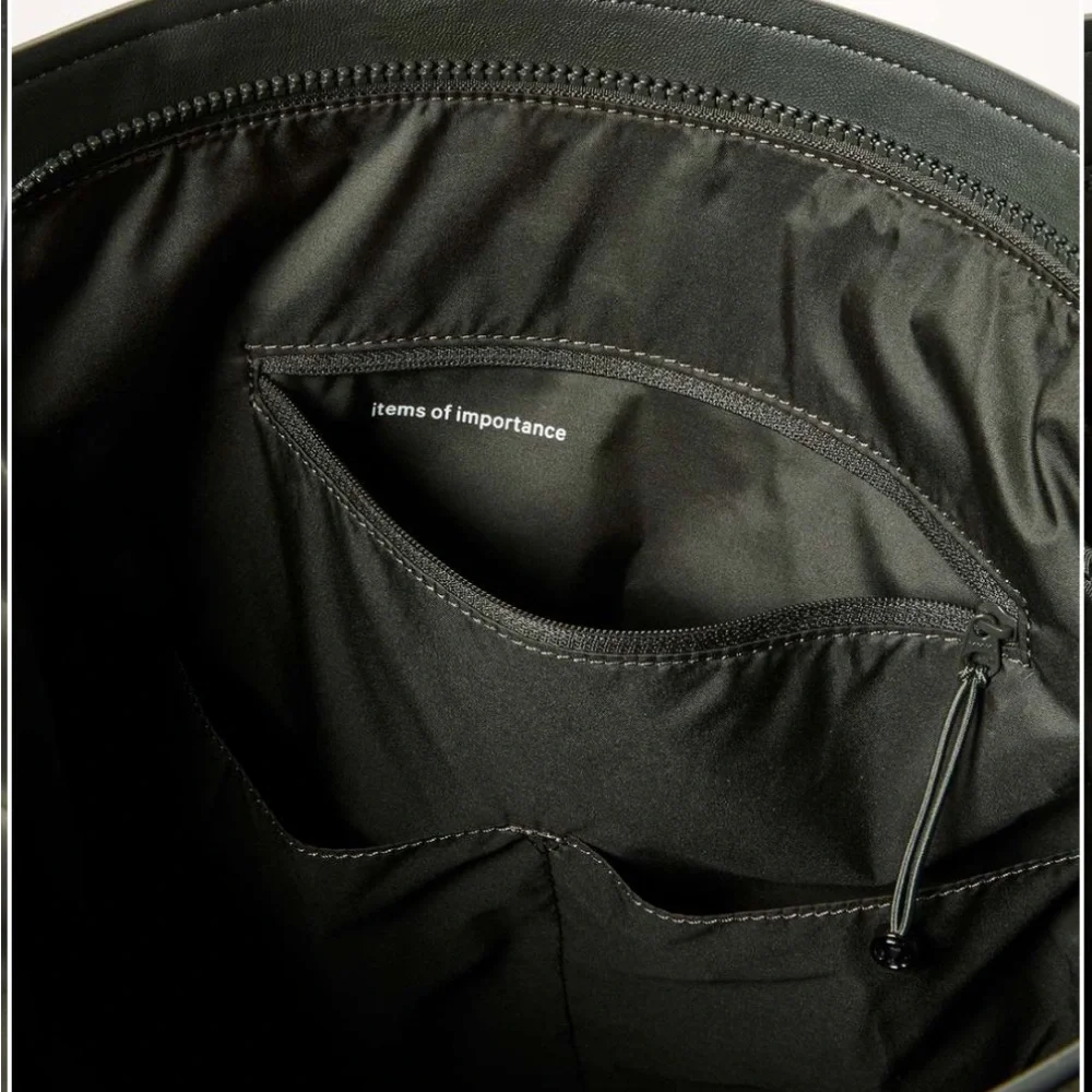 Lululemon All Set Hobo
Black NWOT🤩 - Picture 4 of 11